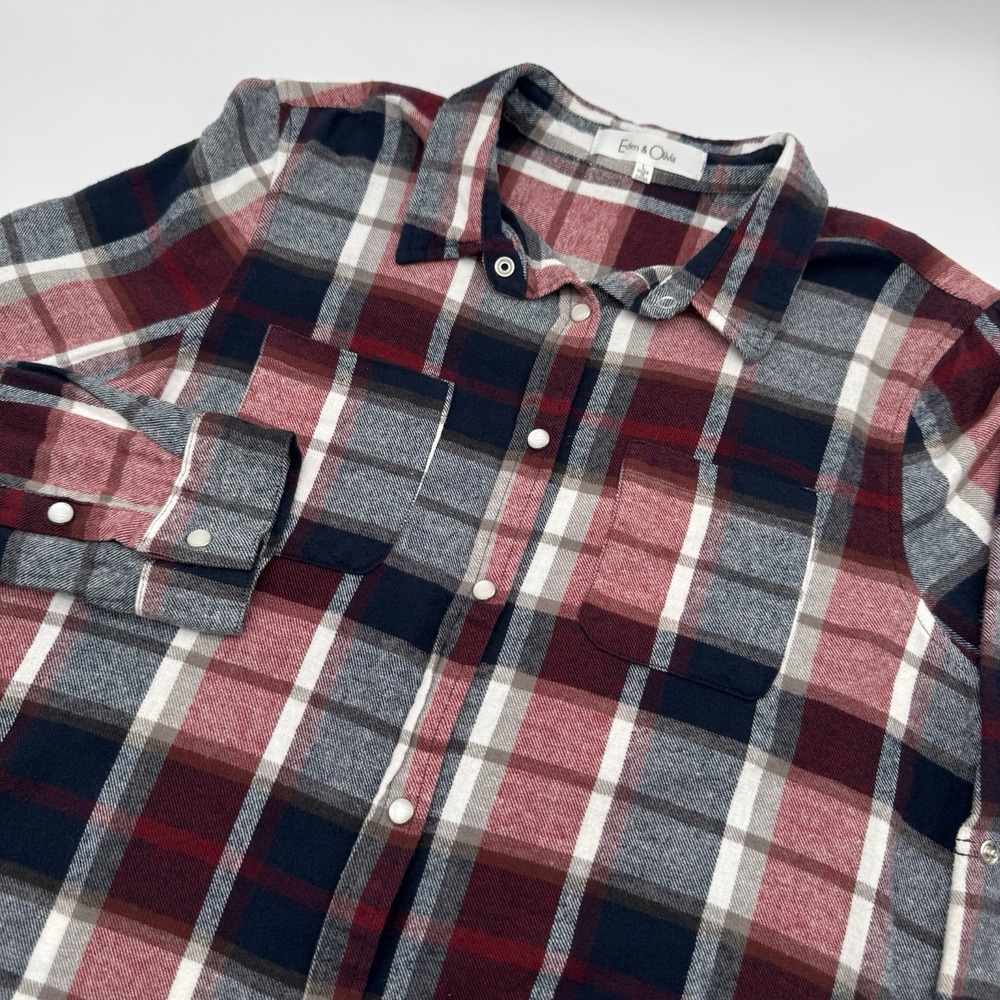 Eden & Olivia Large Pearl Snap Roll Tab Sleeves Red White Blue Flannel Shirt